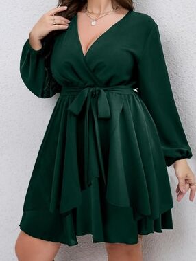 PLUS SIZE Elegant Green Wrap Mini Dress with Belt
